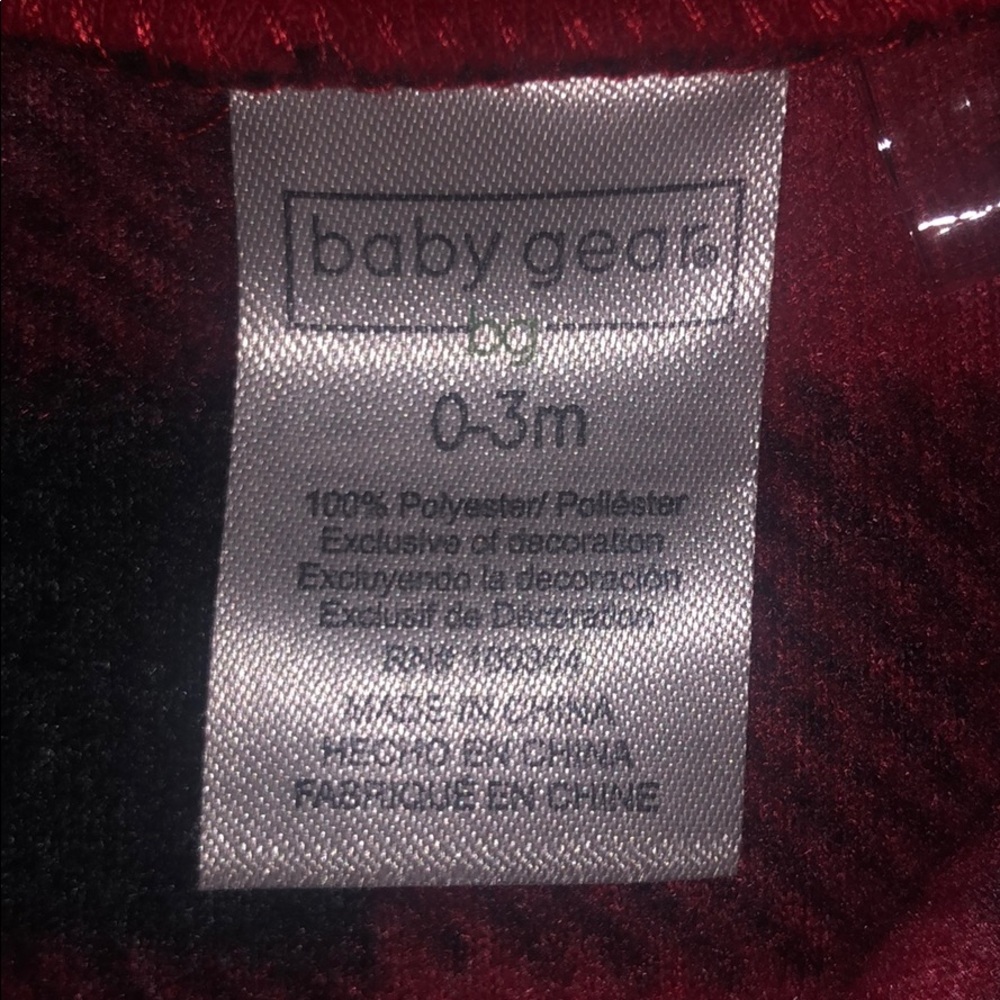 0-3m 100% polyester footie LIKE NEW - Picture 3 of 4